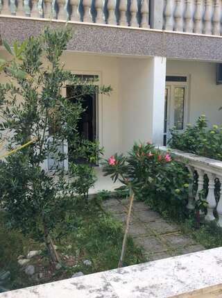 Хостелы Aleksandar Сутоморе Номер-студио с видом на сад-4